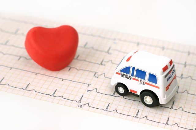 心電図と救急車